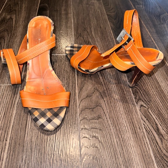 Burberry Tan Heels - Picture 1 of 8